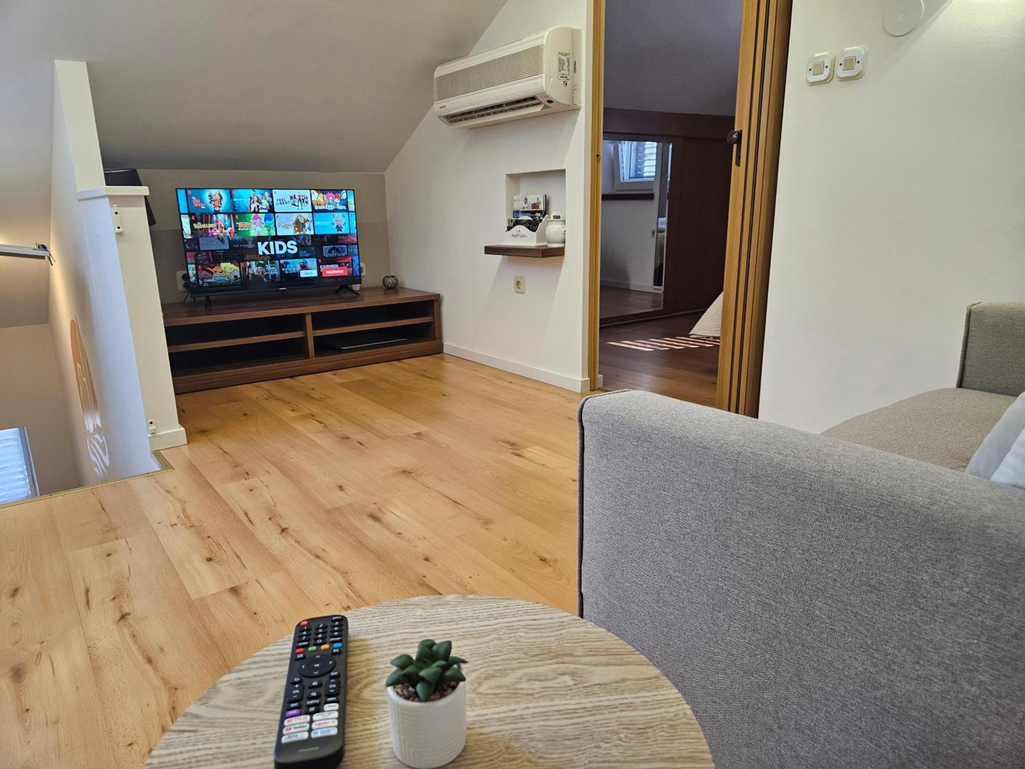 זאדאר Lovely Attic Apartman-Melani מראה חיצוני תמונה
